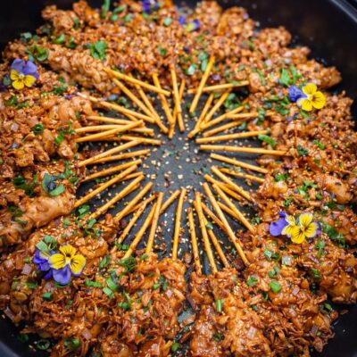 Kipspiesjes met satésaus