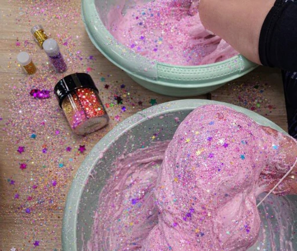 Glitters in slijm